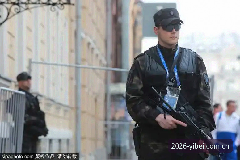 世界杯安保策略调整观察：英方警务人员缩减背后的赛事运营新趋势